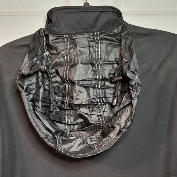 GUESS • Men's Windbreaker • Rain Coat/Jacket • Size Medium - Picture 7 of 7